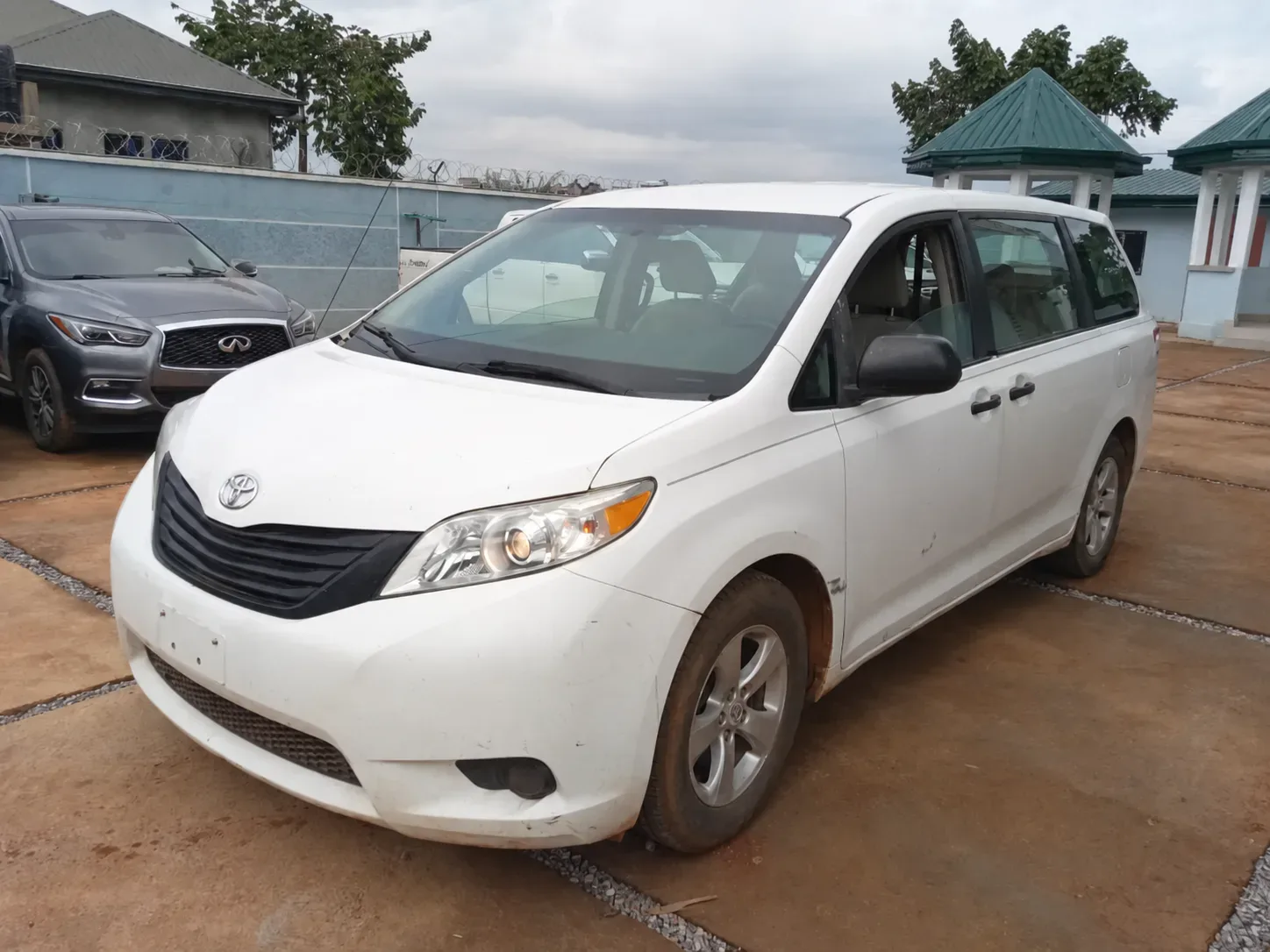 Toyota Sienna - white — vehicle view