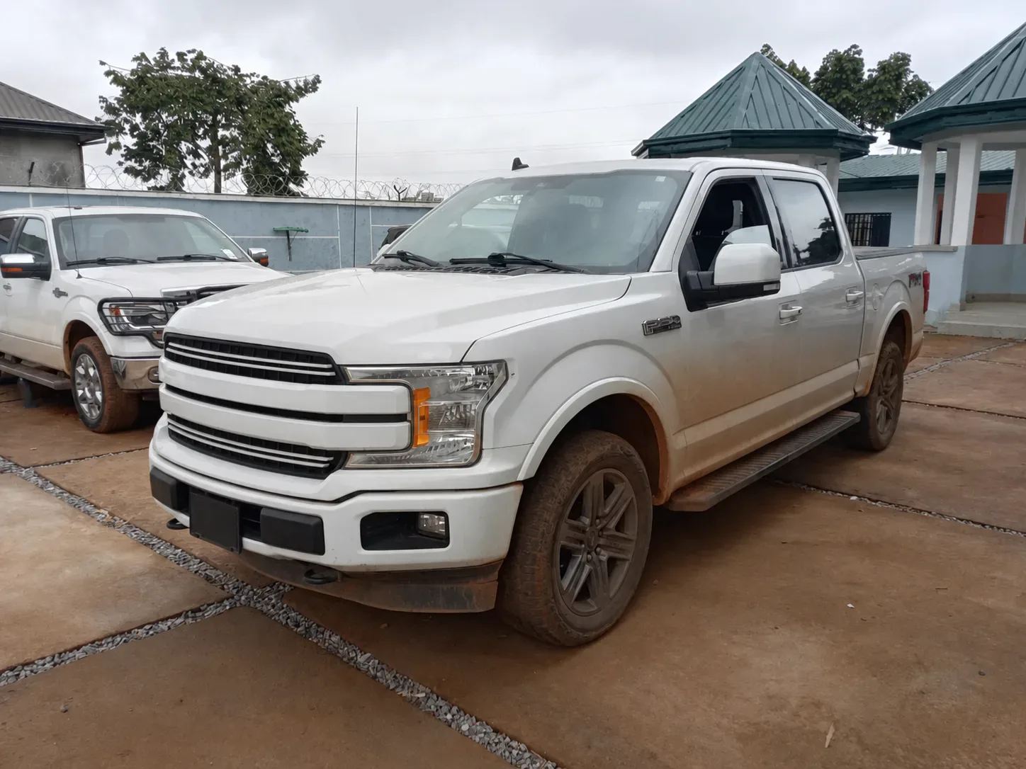 Ford F-150 - white, black interior — vehicle view
