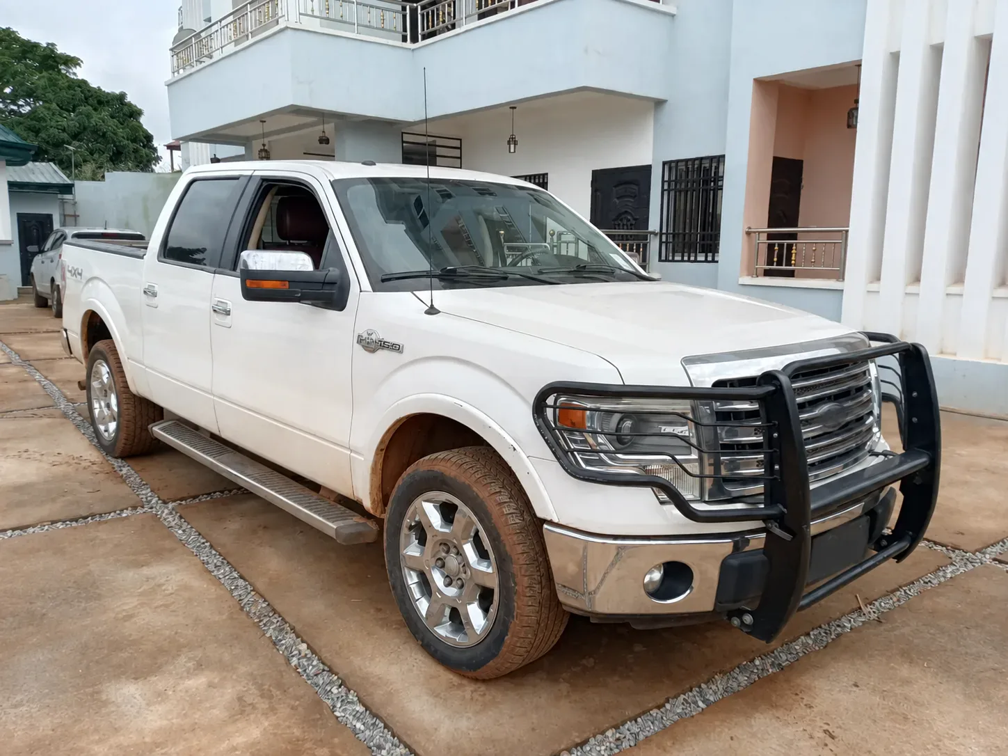 Ford F-150 - white, burgundy interior — vehicle view